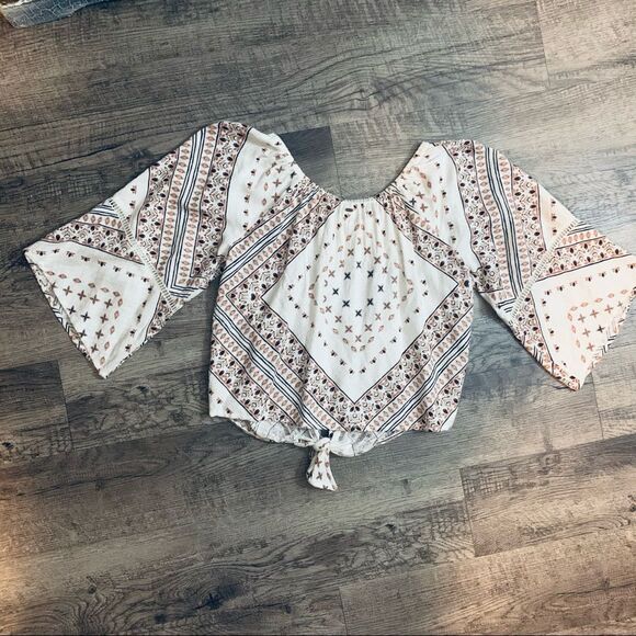 Rip Curl Off Shoulders Cropped Flare Sleeves Top - Picture 8 of 11